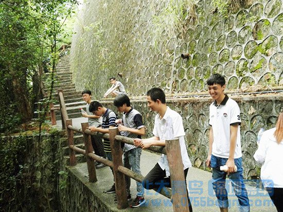 北大青鳥深圳嘉華T122班一起爬南山