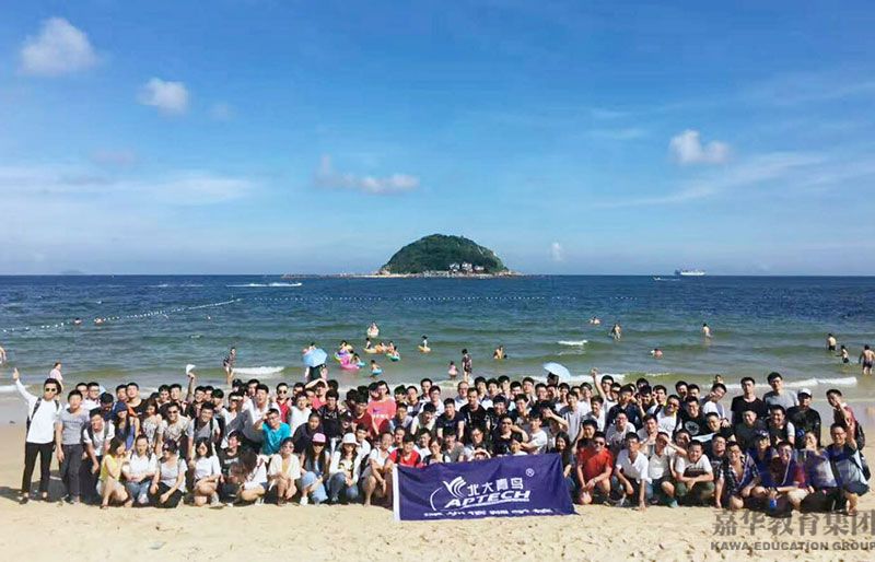 凝聚青春感恩同行 信獅學(xué)員大鵬西涌一日游